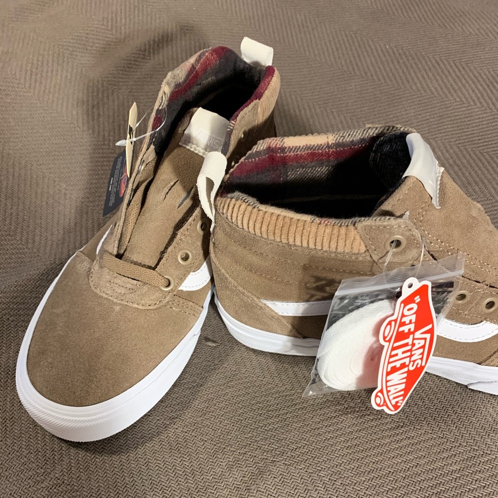 Woman’s MTE Vans - Picture 2 of 4